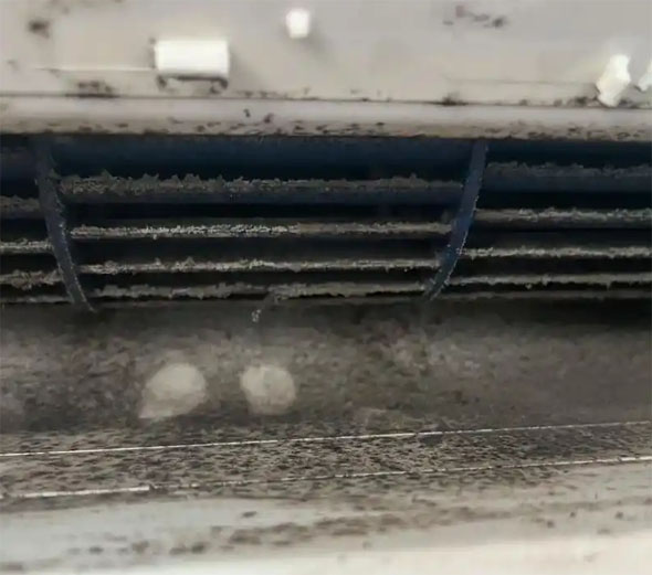 市南空调吹的风有股烧焦味是怎么回事